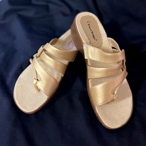 BARELY WORN "BARE TRAPS" OUTDO WOMENS SANDALS - SIZE 10M!!